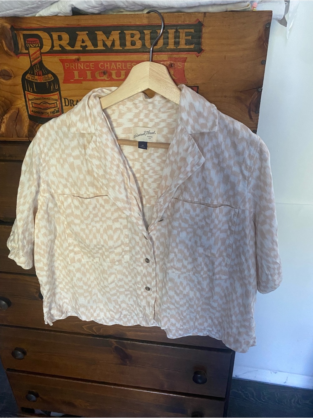 Universal Thread Beige & White Patterned Button-Down Shirt